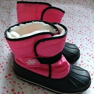 Kids fleece lined boots size 1